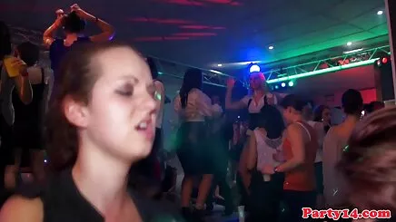 Cô gái tóc jav hay vàng đã lớn trong âm đạo